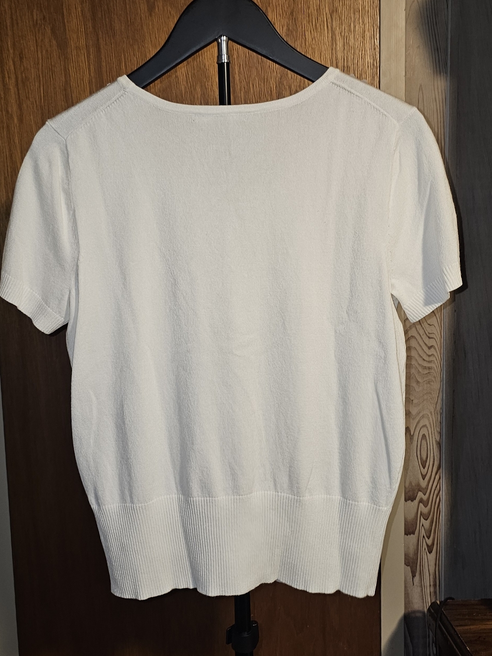 Cable & Gauge White Short Sleeve Floral Appliqué Knit Top - Picture 3 of 4